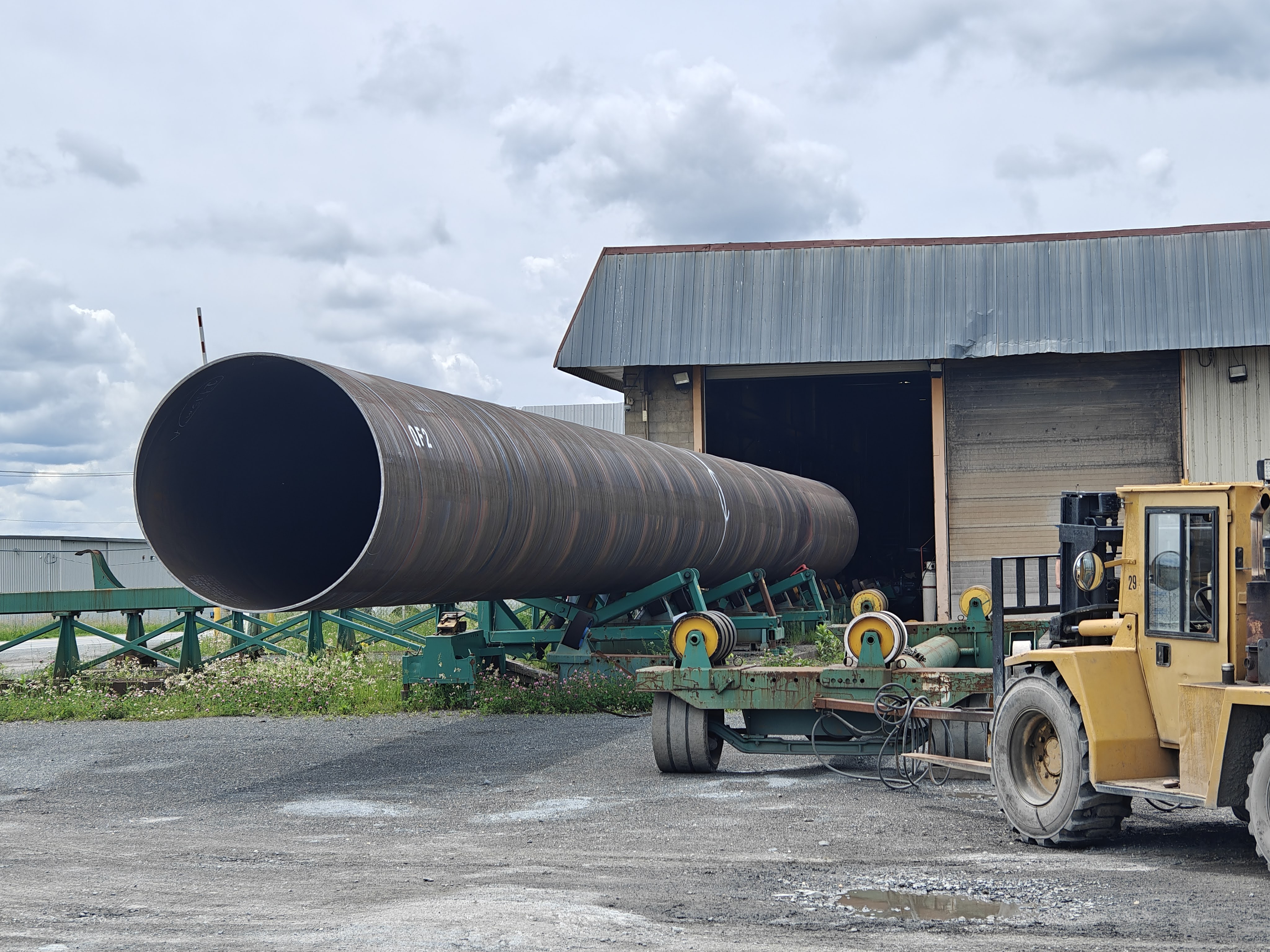 Livraison des pieux sur le chantier Contrecoeur