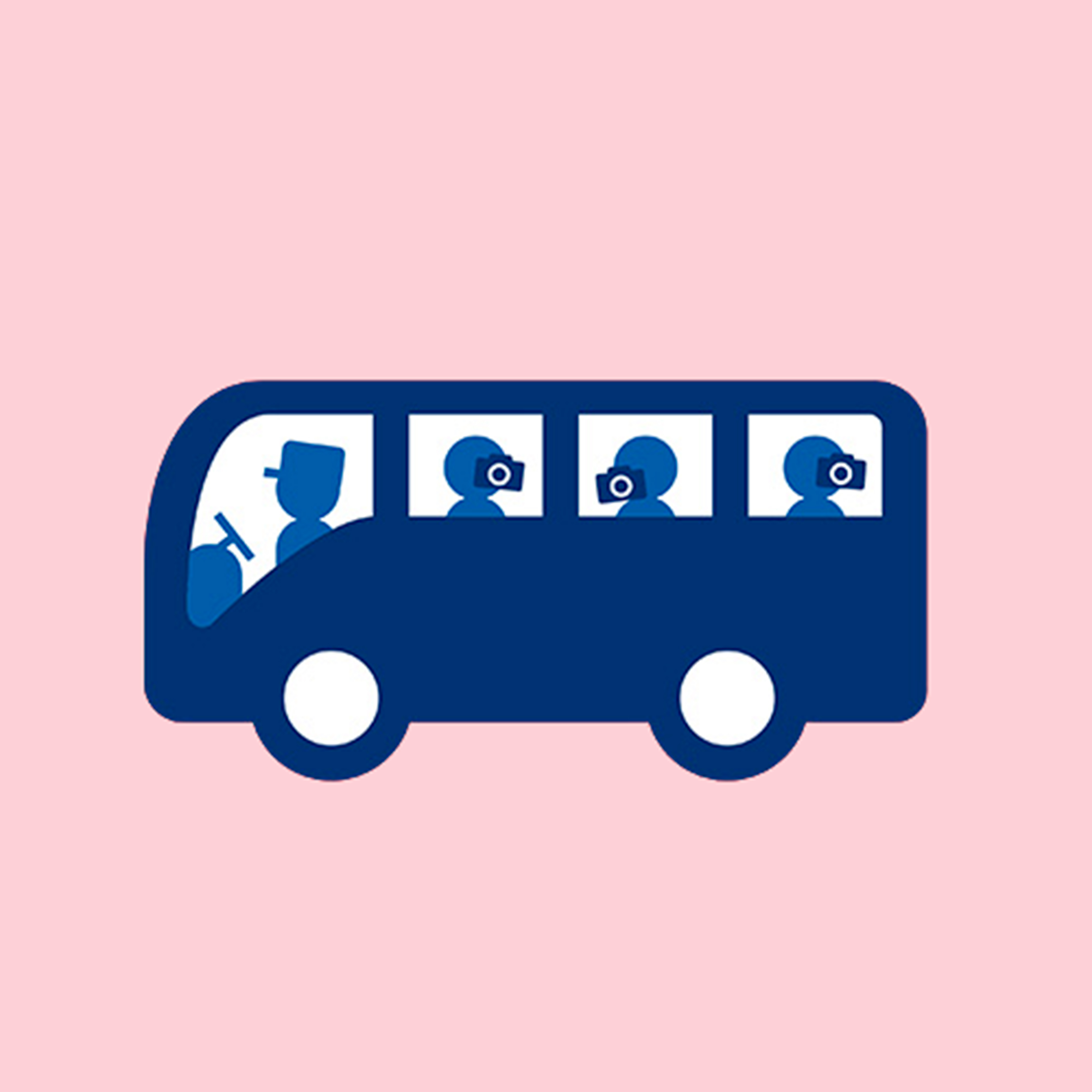 bus bleu avec passagers et appareils photo