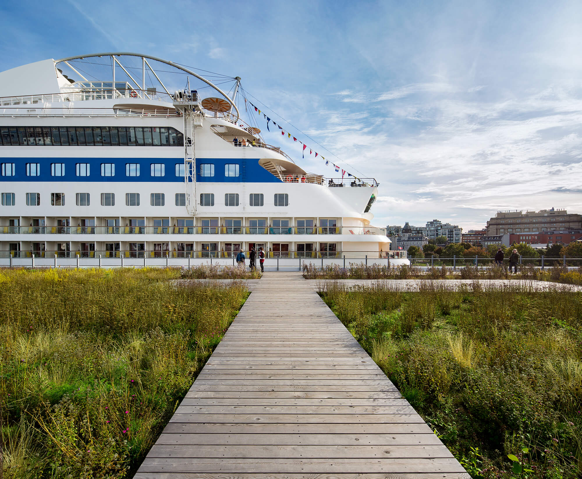 parking at montreal cruise port