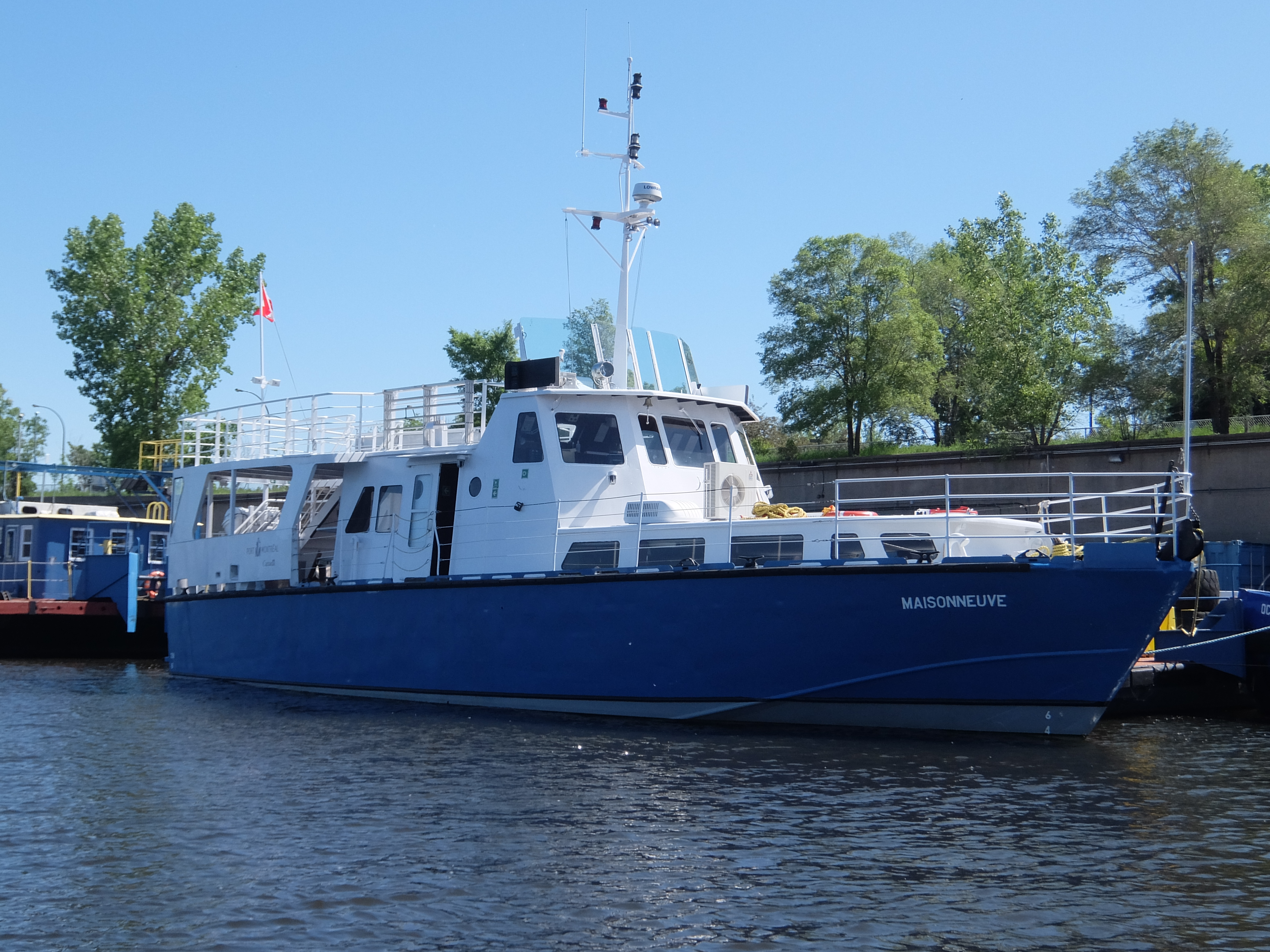 Navire Maisonneuve à quai