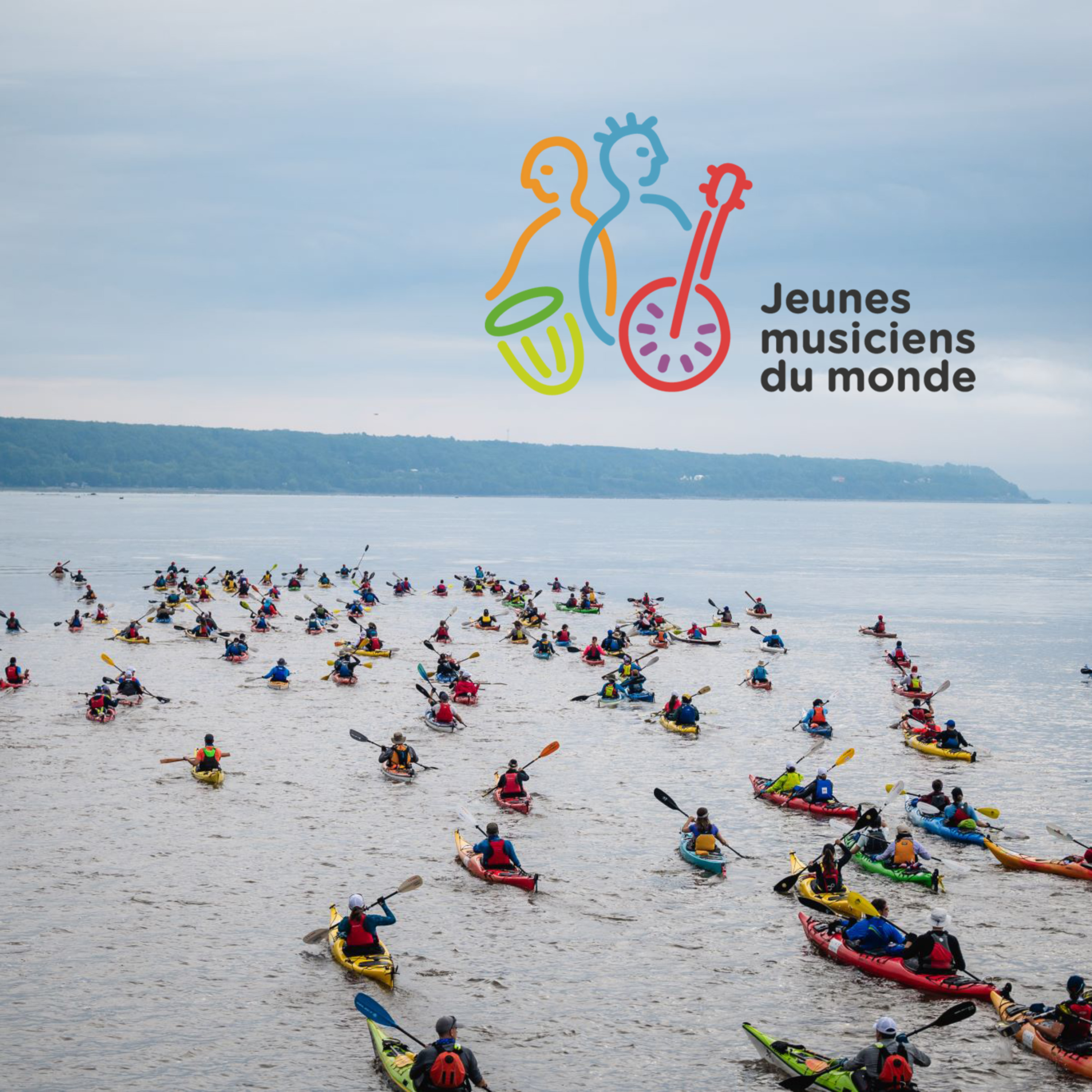 vue aerienne du défi kayak avec logo de Jeunes musiciens du monde