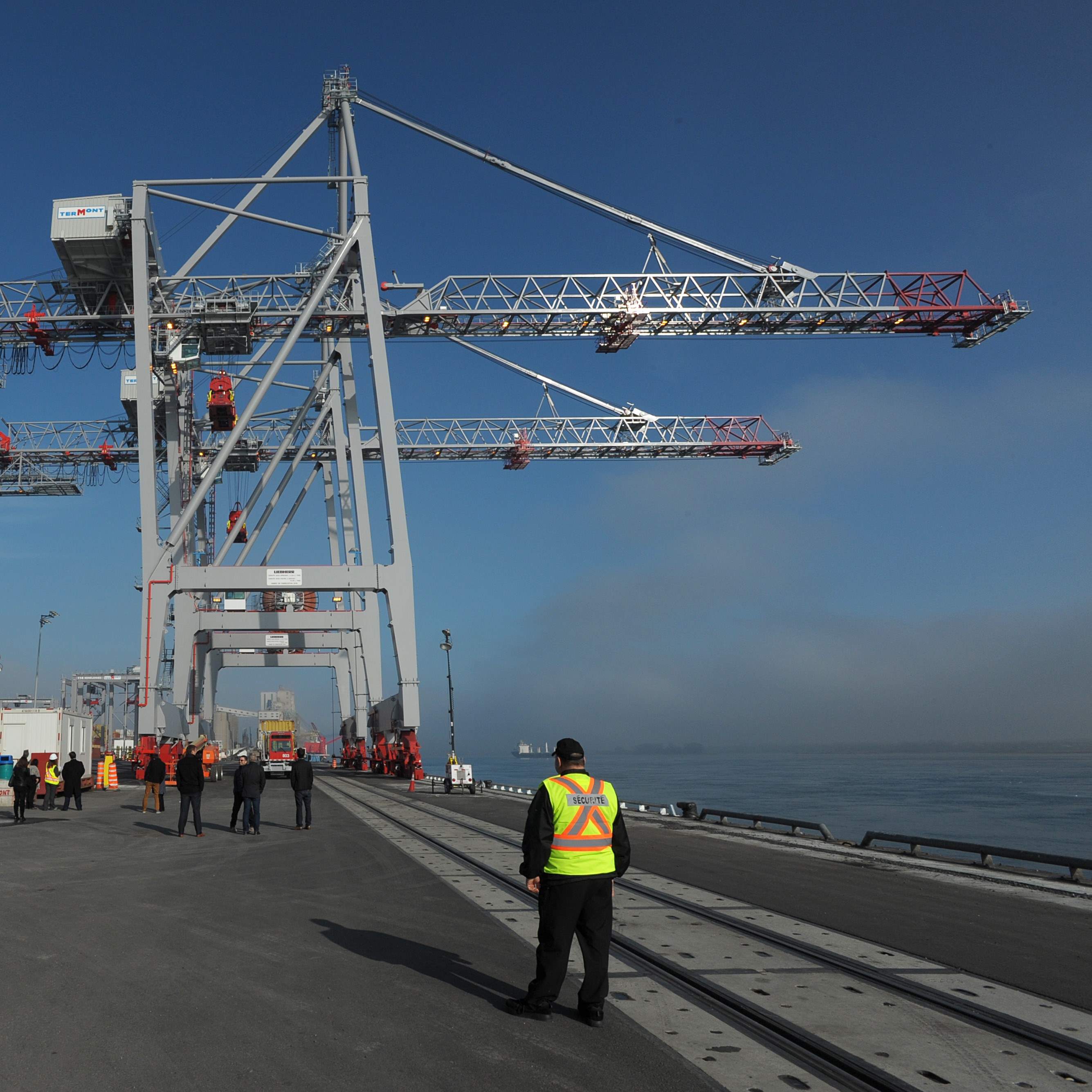 Agent de sécurité sur un terminal du Port de Montréal