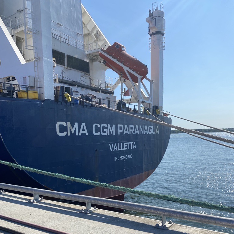 Le CMA CGM Paranagua à quai au Port de Montréal