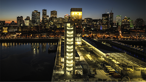 Tour du Port de Montreal la nuit