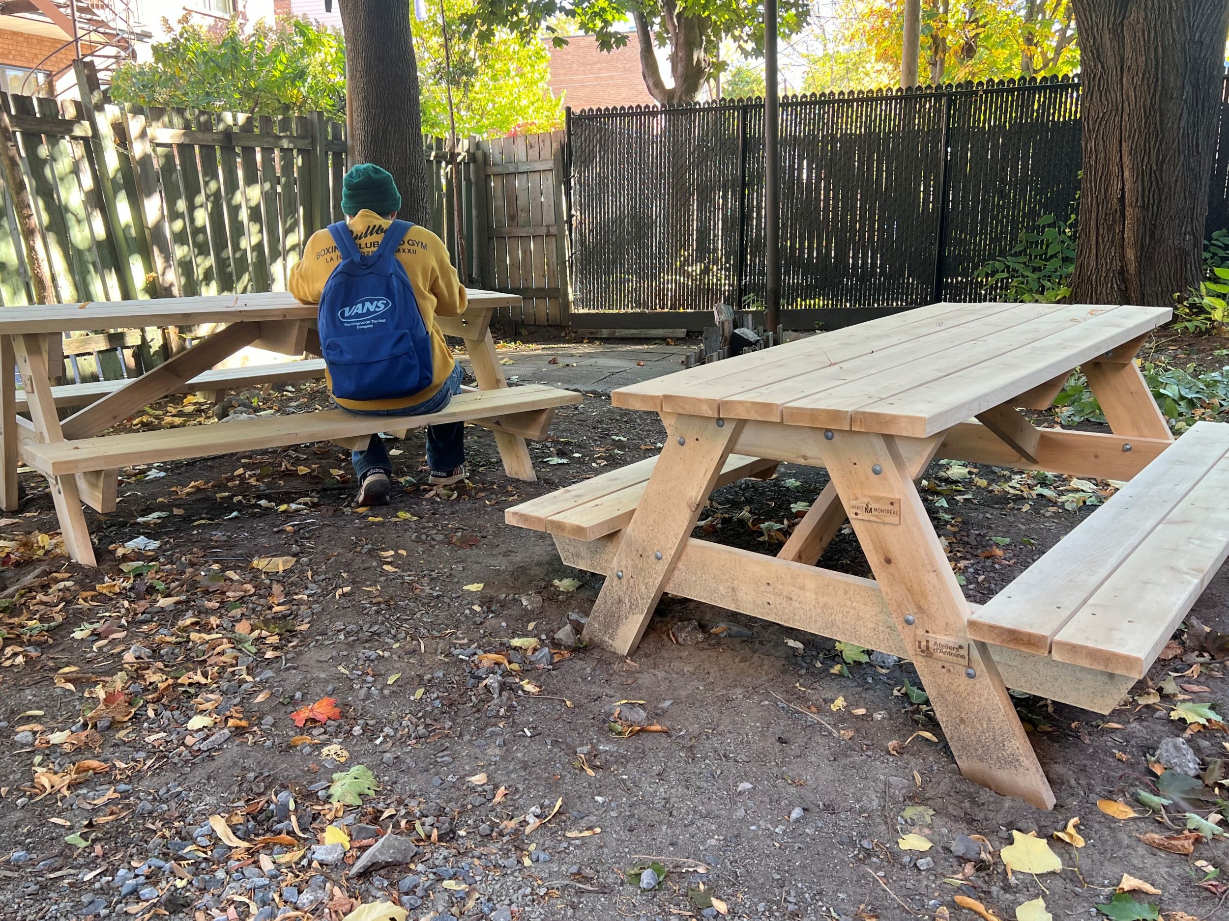 Tables de piques-niques à L'Artère de l'Est