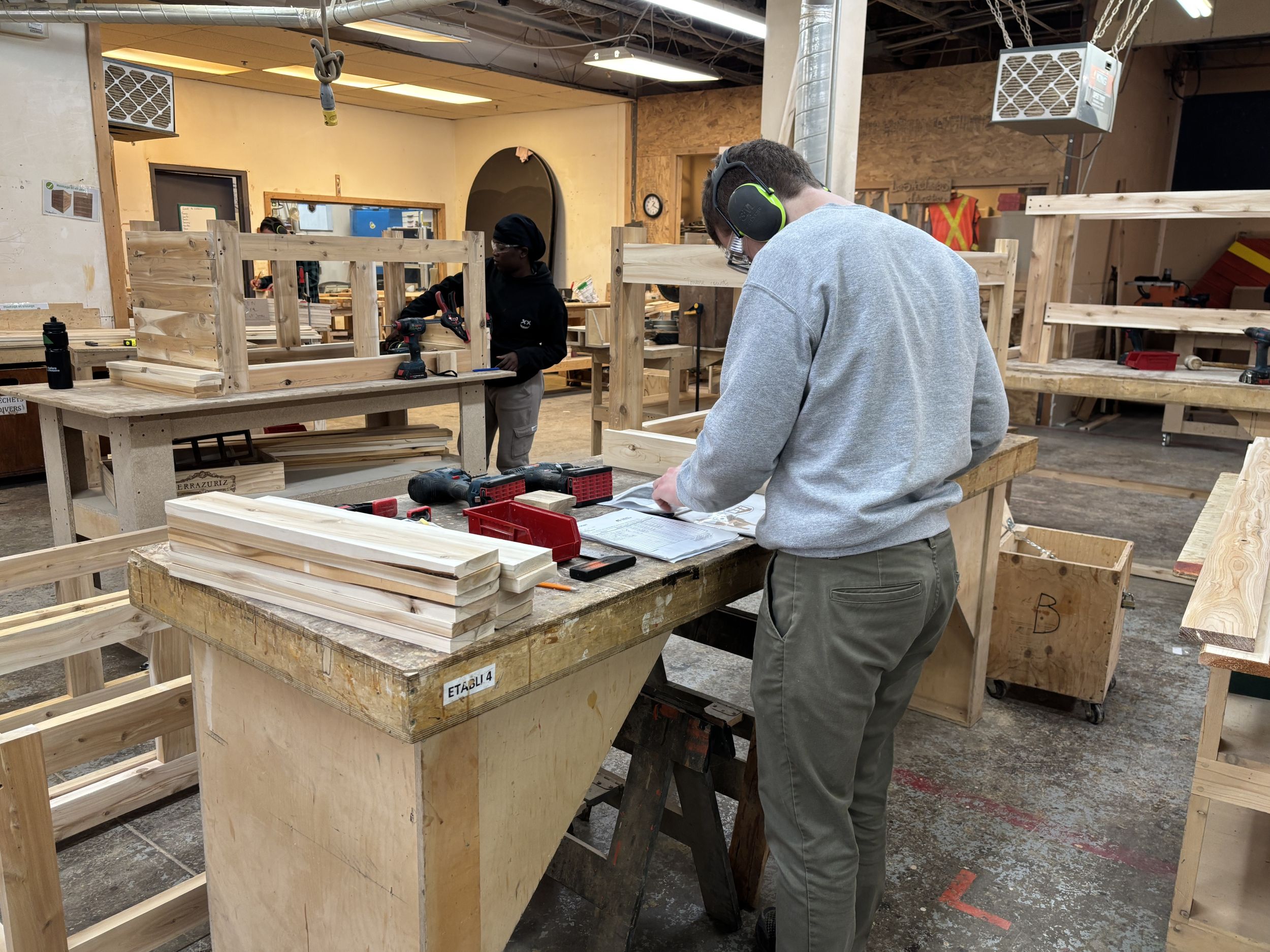 Travailleurs à l'Atelier d'Antoine