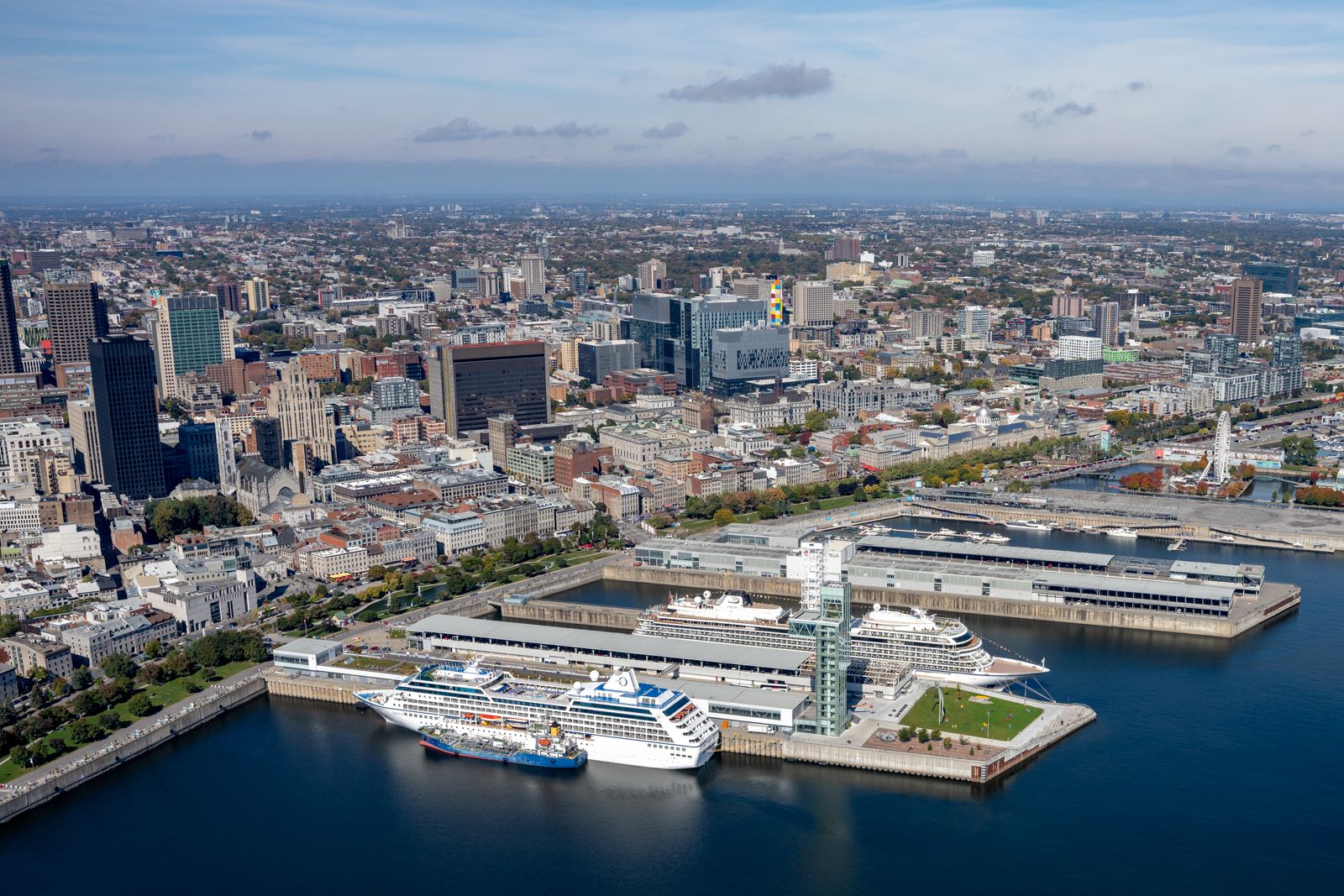 Vue aérienne du terminal de croisières du Port de Montréal