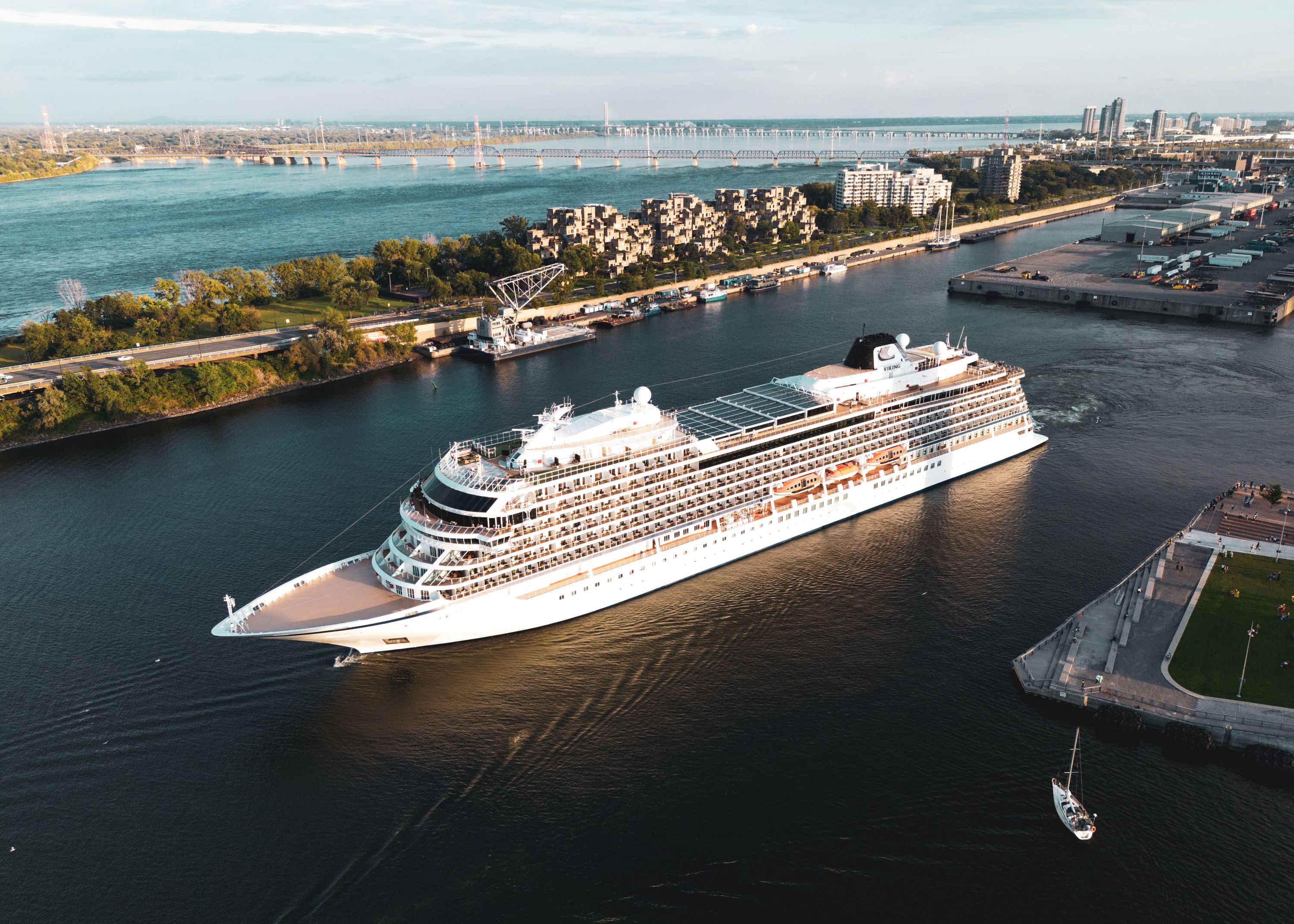 Vue aérienne d'un navire de croisières