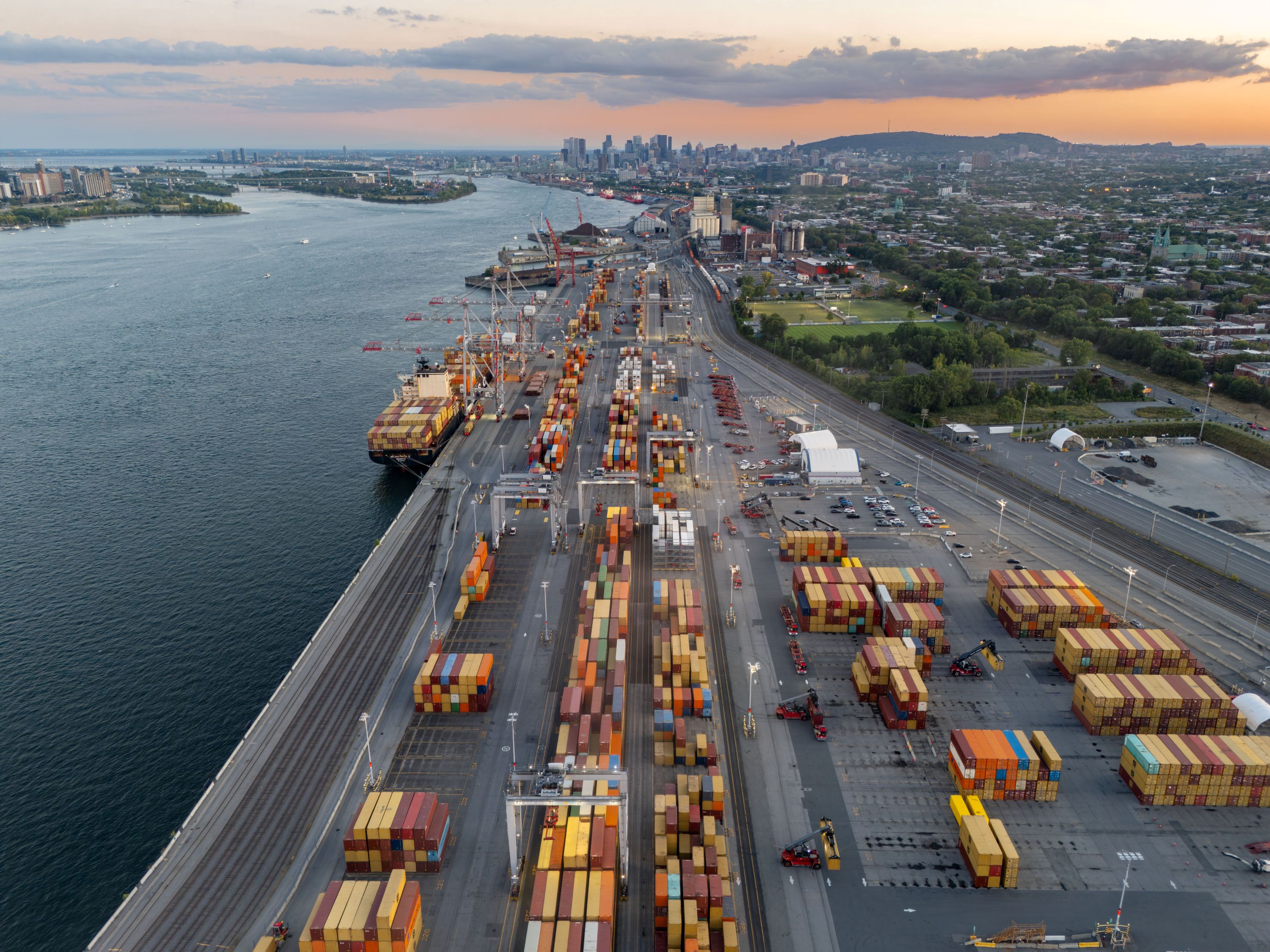 Conteneurs et terminaux du Port de Montréal