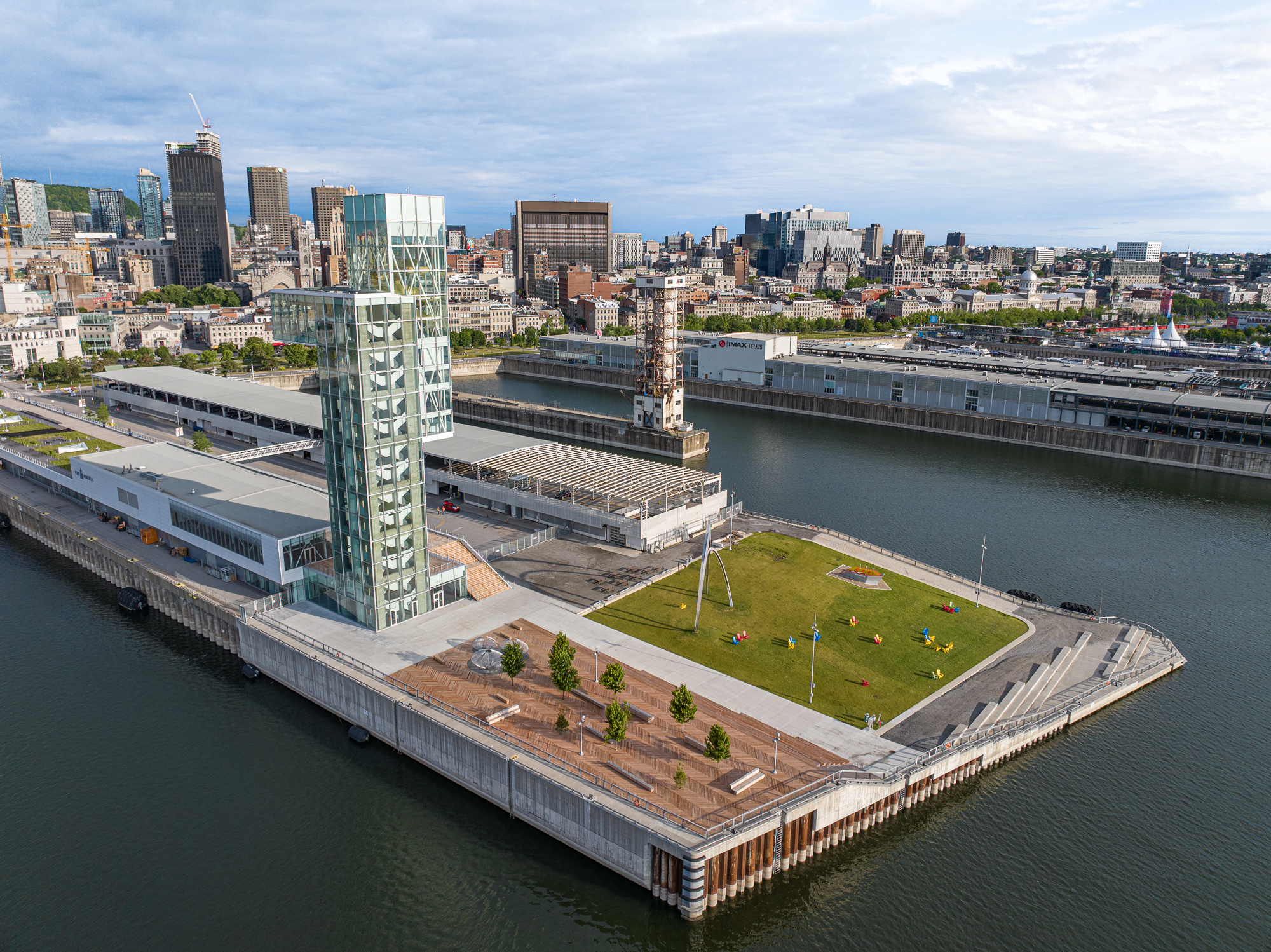Vue aérienne du Grand Quai du Port de Montréal