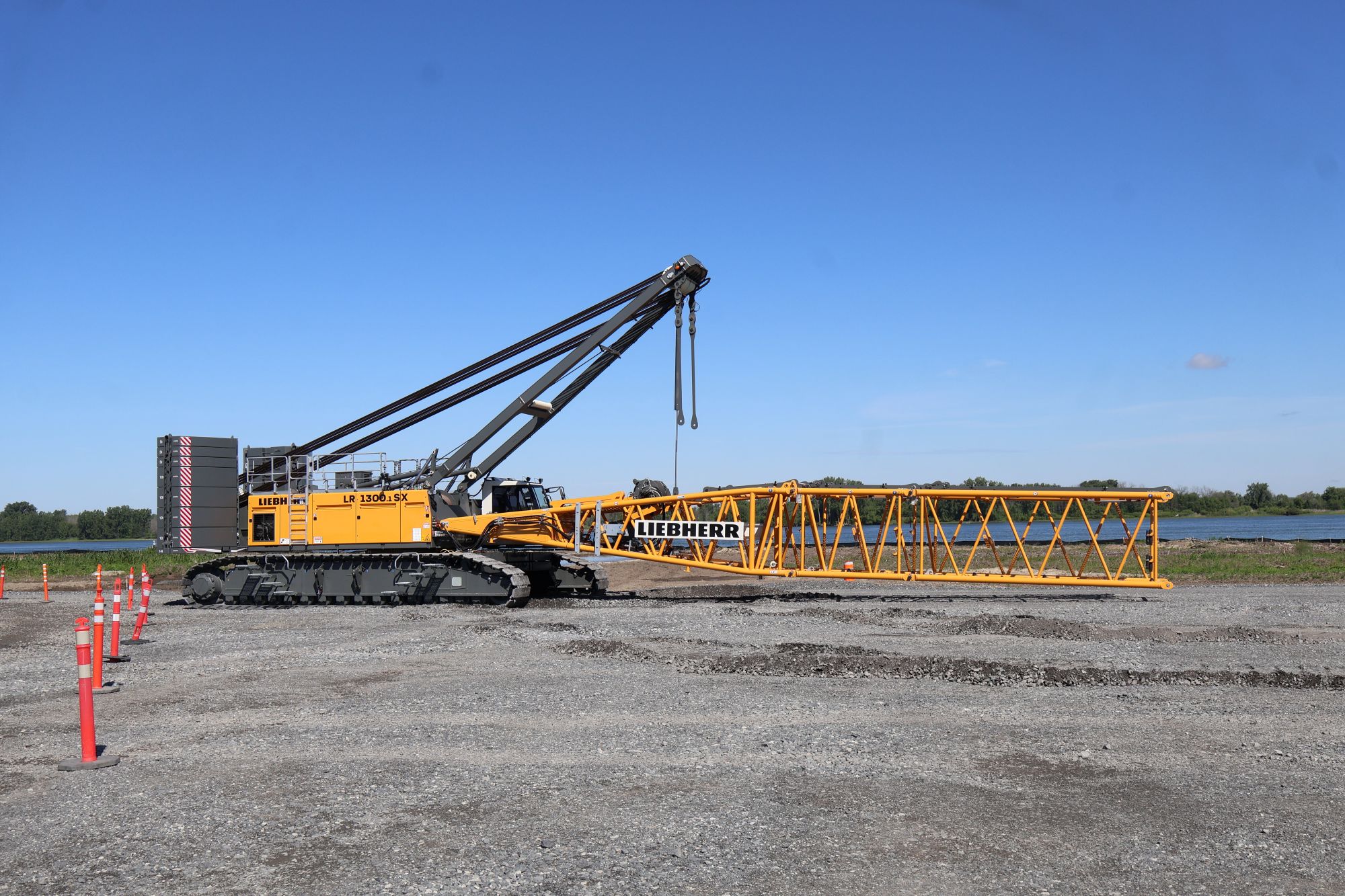 livraison d'une grue pour les travaux du terminal Contrecoeur