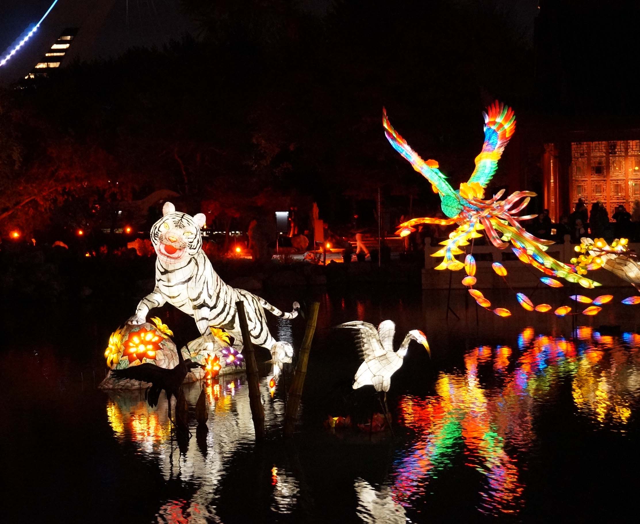 File:Jardins de lumière, Jardin Botanique de Montréal (2013) 01