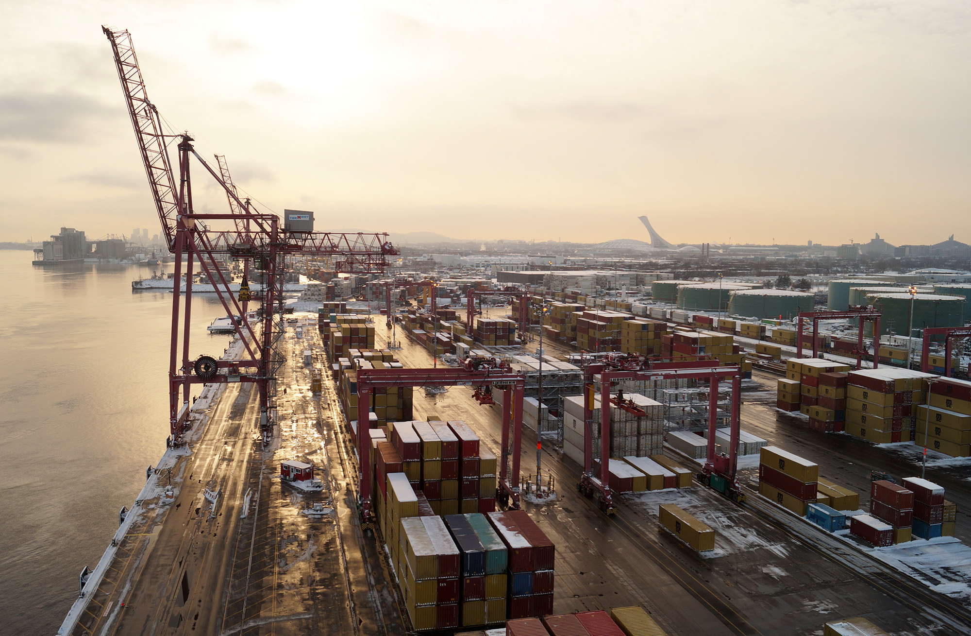 Terminal à conteneurs au Port de Montréal