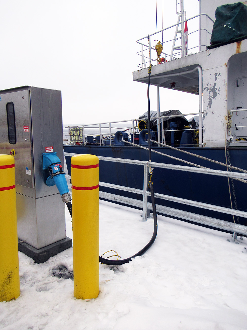 Branchement de navire à quai au Port de Montréal